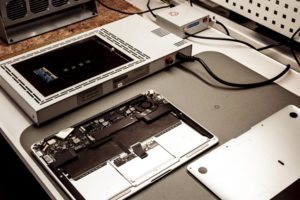 Ремонт macbook pro. Замена чипов оперативной памяти