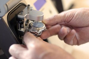 Проверка часов на герметичность