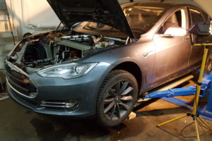 Ремонт электромобиля Tesla Model S