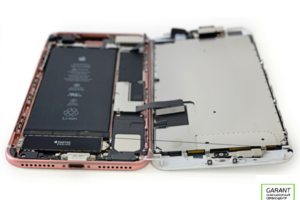 Модуль iPhone 7 отсоединен от корпуса