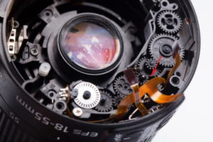 Сломанные зубья шестерни редуктора.