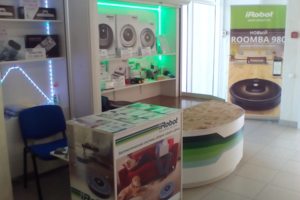 Вид со стороны входа из ТЦ "Перекрёсток"