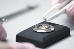 Замена батарейки в часах.