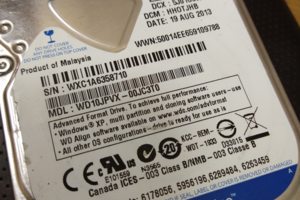 Жёсткий диск ноутбука. Вышел из строя. Быстро заменили.