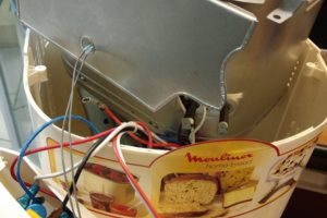 Хлебопечка. Вышел из строя мотор. Заменили - работает как новая.