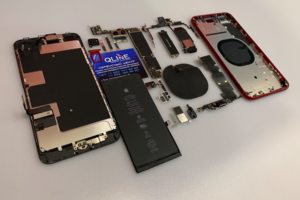 iPhone 8 Plus разбор до последнего болтика.