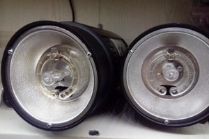 Новая лампа на одном из экземпляров. Разницу не разглядеть