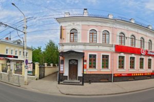 Вход с ул.Советской.