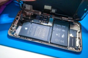 Восстановление iPhone XS Max после попадания воды