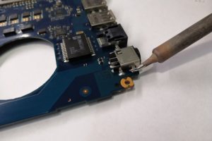 Замена гнезда на ноутбуке