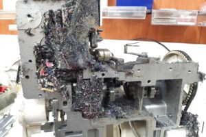 Чистка, смазка, настройка оверлока. Красавец? (вид снизу)