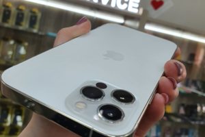 Замена стекла задней камеры на iPhone