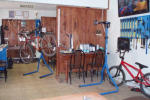 в мастерской