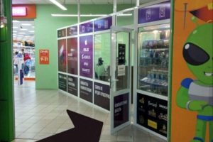 вход справа от ДНС