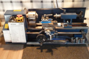 Настольный токарный станок