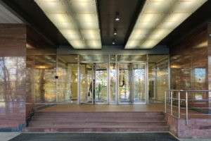 Центральный вход