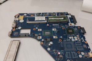 Чистка ноутбука от пыли и замена термоэлементов