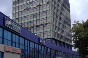 Вход в бизнес центр "Кристалл" с улицы Седова